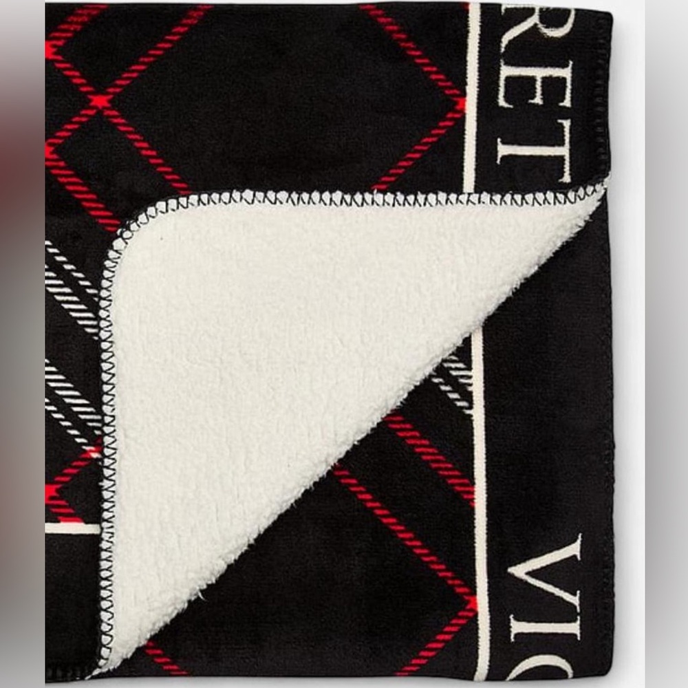 Victoria’s Secret Cozy Blanket New Black Red Plaid 2025